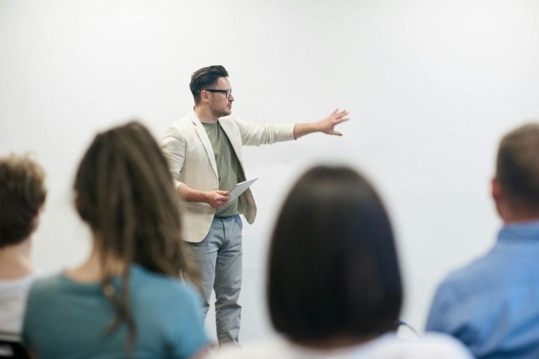 Con đường nào để thành Full Stack Marketer? 2 đào tạo kinh doanh